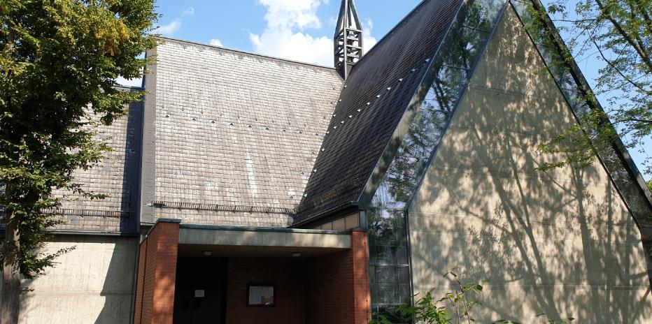Blick auf die Kirche St. Josef (Hain)
