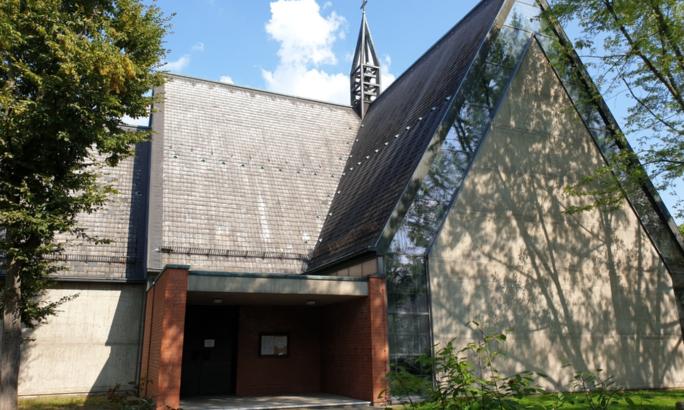 Blick auf die Kirche St. Josef (Hain)