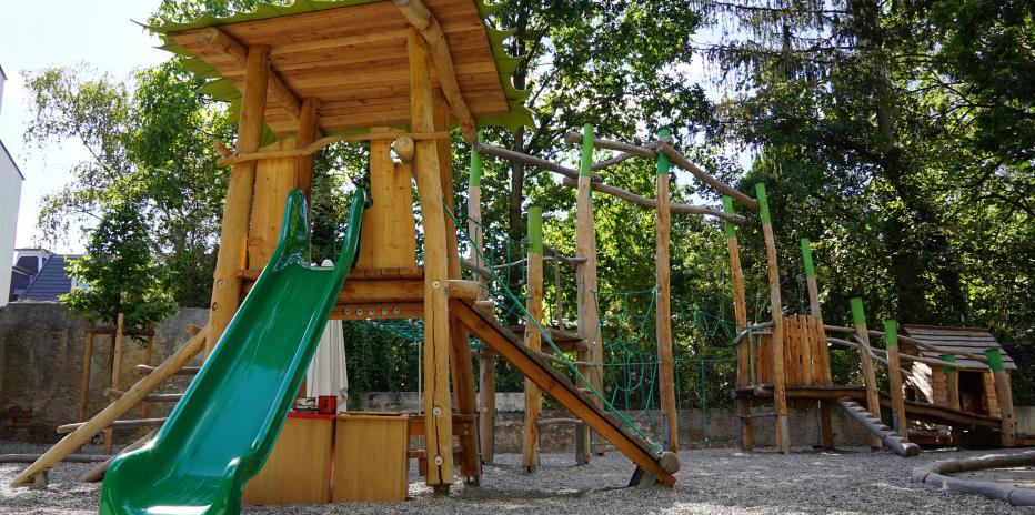 Rutsche im Garten